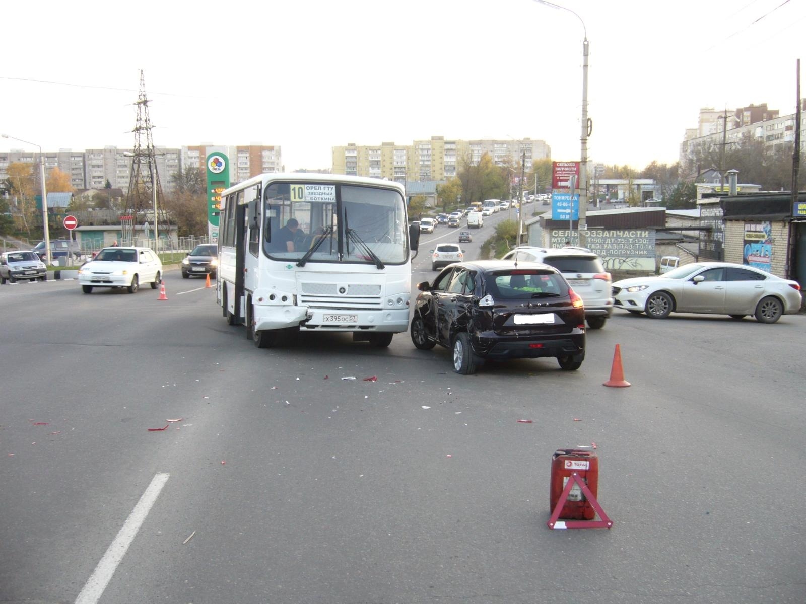 Протаранил маршрутку в Орле