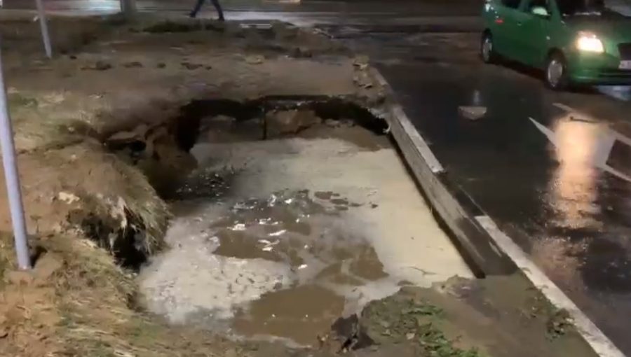 Вода заводской район орел. Авария на водопроводных сетях. В Орле произошла крупная авария водопровода. Водопровод Орел. Орёл прорыв трубы.